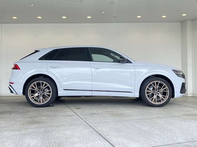 AUDI AUDI Q8 2024