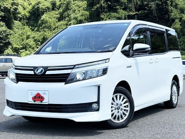 TOYOTA VOXY HYBRID 2015
