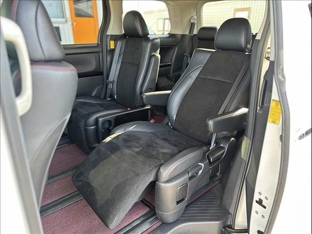 TOYOTA VELLFIRE 2014