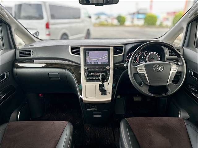 TOYOTA ALPHARD 2013