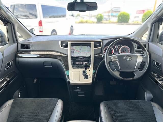TOYOTA VELLFIRE 2014