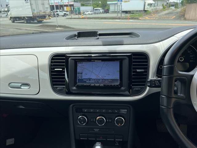 VOLKSWAGEN VOLKSWAGEN The BEETLE 2012