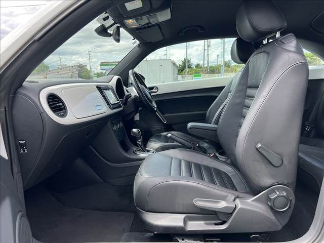 VOLKSWAGEN VOLKSWAGEN The BEETLE 2012