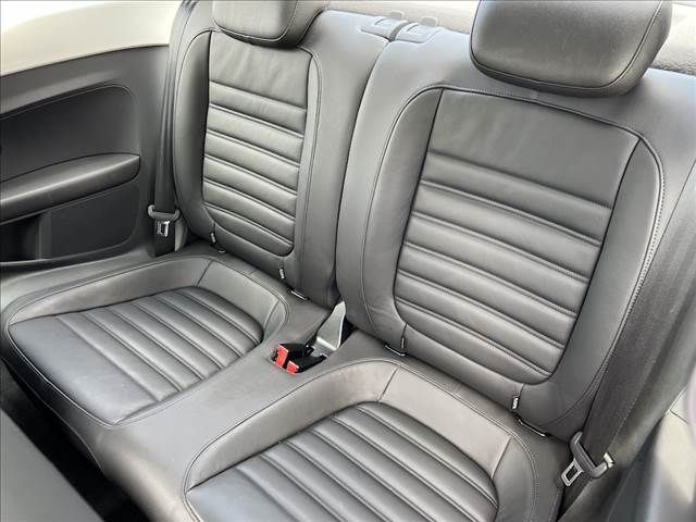 VOLKSWAGEN VOLKSWAGEN The BEETLE 2012