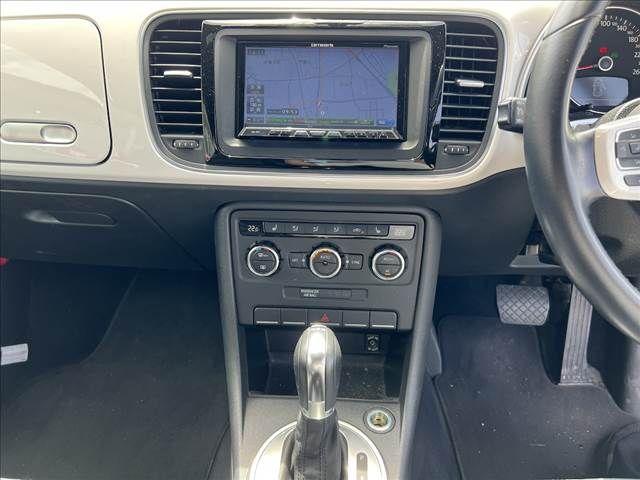 VOLKSWAGEN VOLKSWAGEN The BEETLE 2012