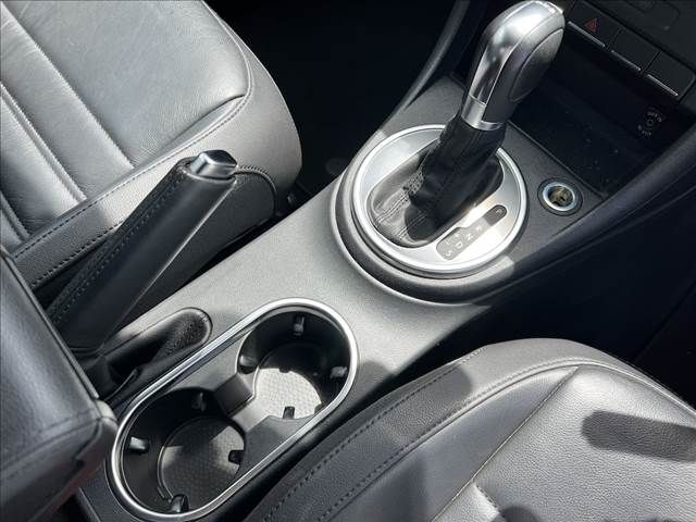 VOLKSWAGEN VOLKSWAGEN The BEETLE 2012