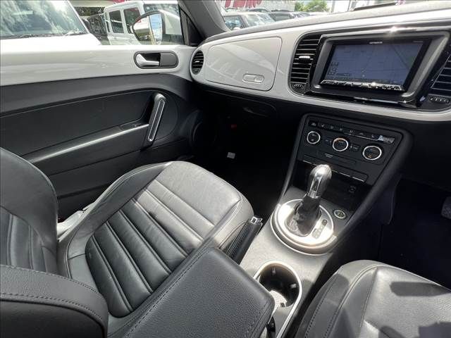 VOLKSWAGEN VOLKSWAGEN The BEETLE 2012