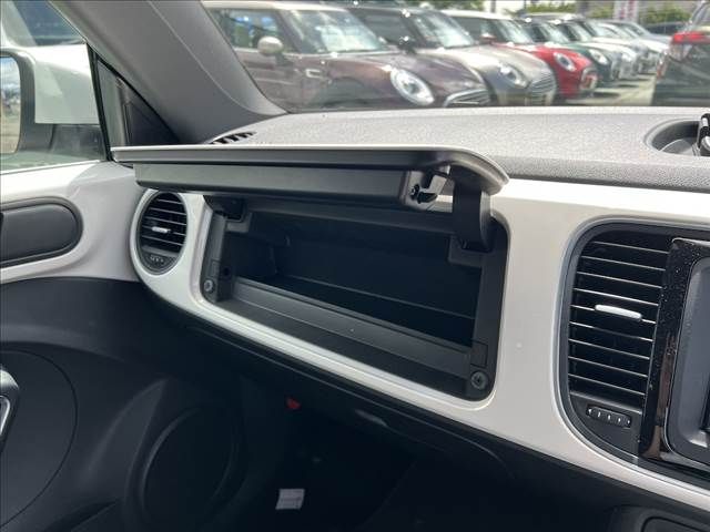 VOLKSWAGEN VOLKSWAGEN The BEETLE 2012