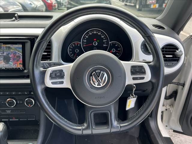 VOLKSWAGEN VOLKSWAGEN The BEETLE 2012