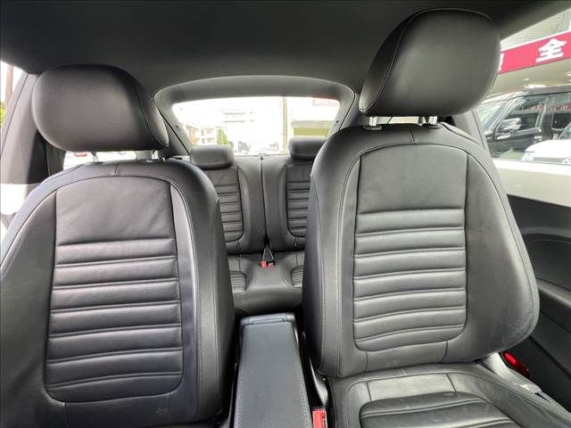 VOLKSWAGEN VOLKSWAGEN The BEETLE 2012