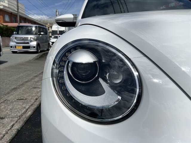 VOLKSWAGEN VOLKSWAGEN The BEETLE 2012