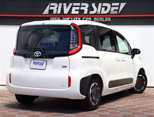 TOYOTA SIENTA HYBRID 2023