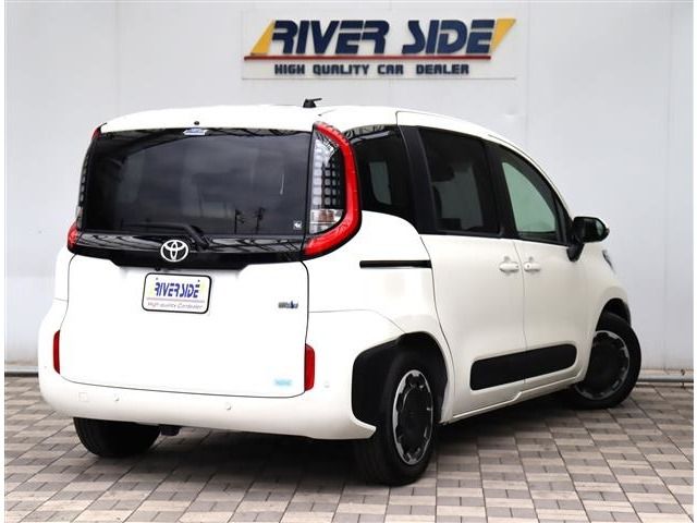 TOYOTA SIENTA HYBRID 2023