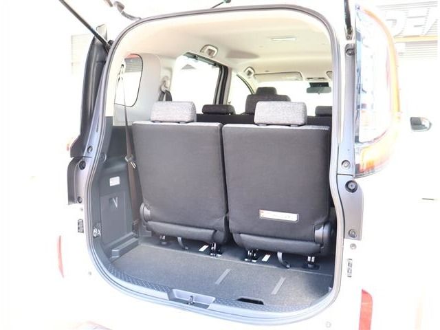 TOYOTA SIENTA HYBRID 2023