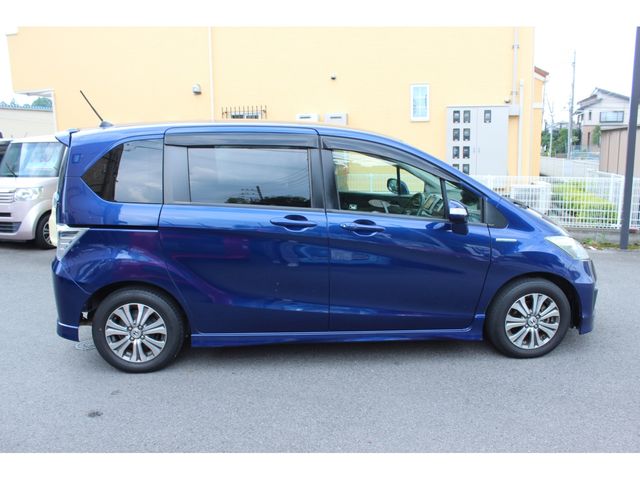 HONDA FREED HYBRID 2011