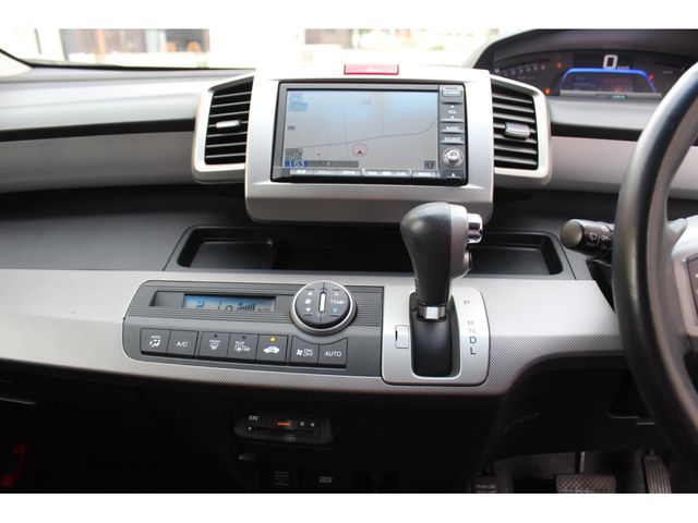 HONDA FREED HYBRID 2011