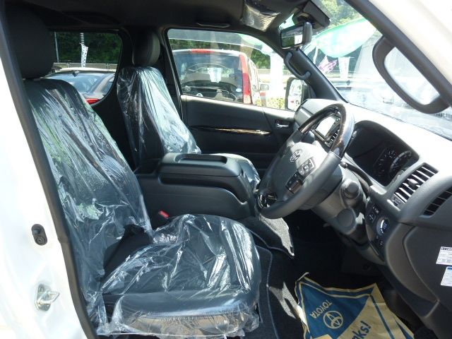 TOYOTA HIACE van 4WD 2025