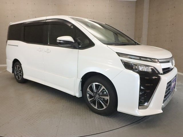 TOYOTA VOXY 2017
