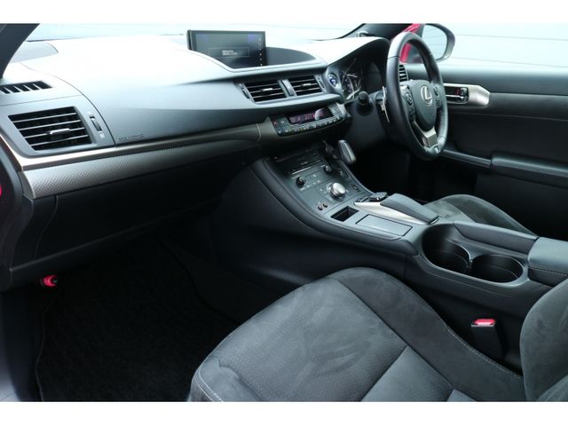 TOYOTA LEXUS CT200h 2019