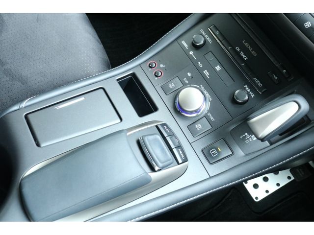 TOYOTA LEXUS CT200h 2019