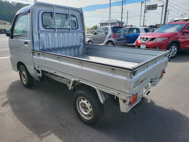 DAIHATSU HIJET truck 4WD 2001