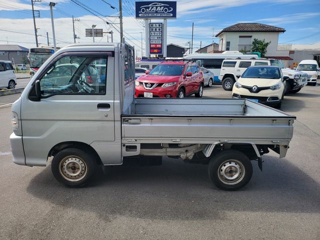 DAIHATSU HIJET truck 4WD 2001