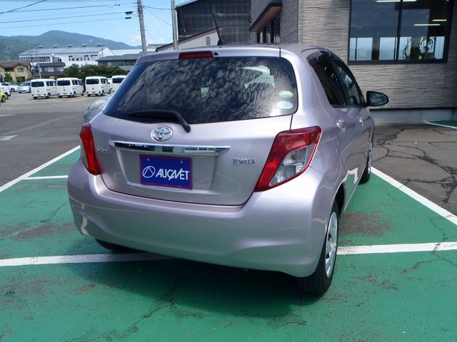 TOYOTA VITZ 2012