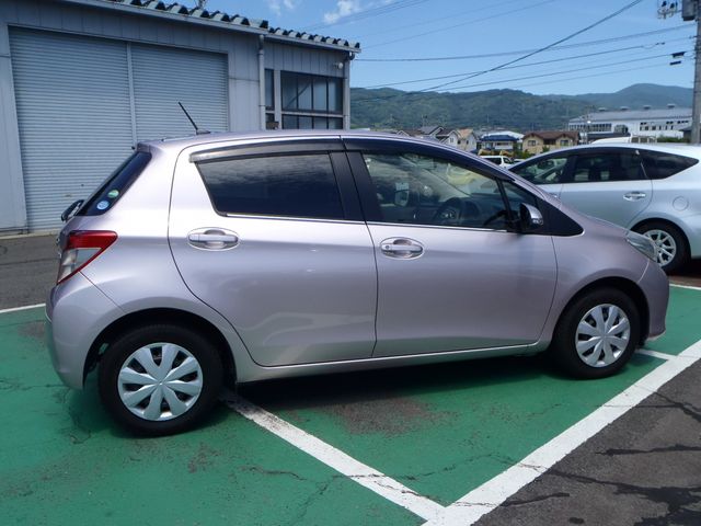 TOYOTA VITZ 2012