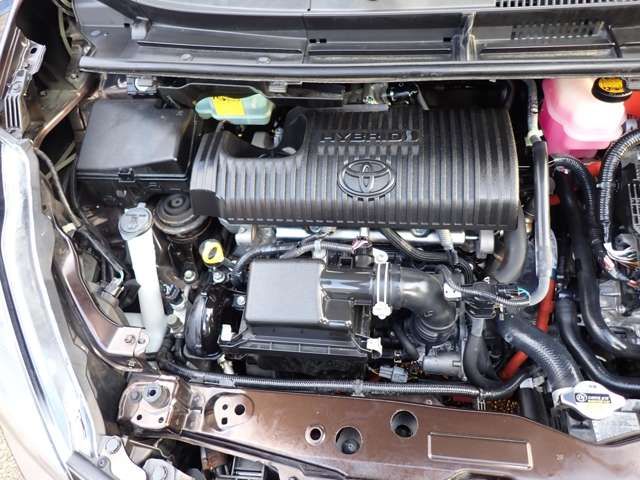 TOYOTA SIENTA HYBRID 2016