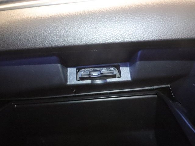 TOYOTA HARRIER 2WD 2017