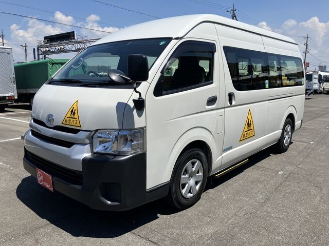 TOYOTA HIACE COMMUTER 2019