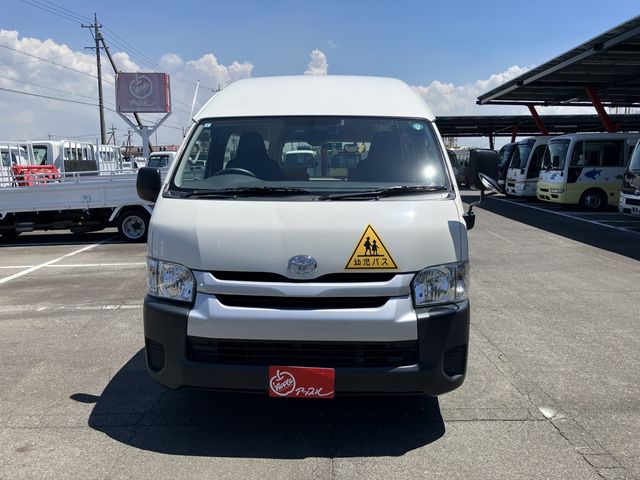 TOYOTA HIACE COMMUTER 2019