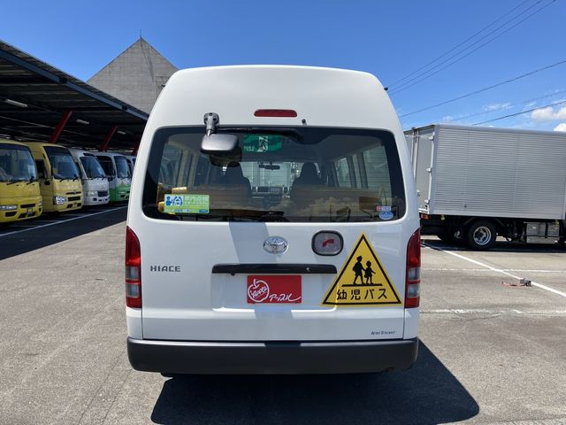 TOYOTA HIACE COMMUTER 2019