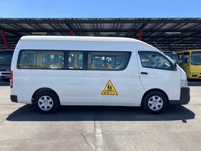 TOYOTA HIACE COMMUTER 2019