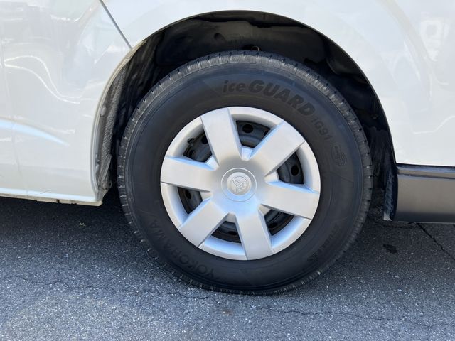 TOYOTA HIACE COMMUTER 2019