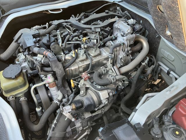 TOYOTA HIACE COMMUTER 2019