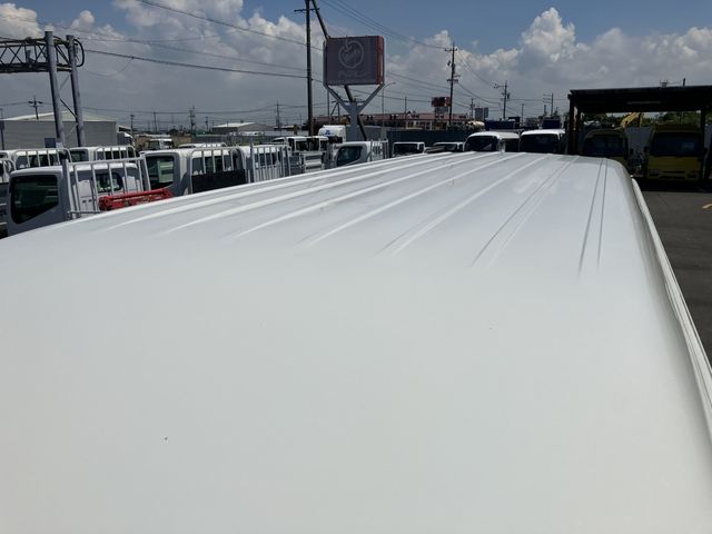 TOYOTA HIACE COMMUTER 2019