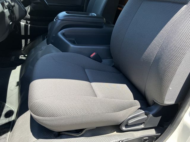 TOYOTA HIACE COMMUTER 2019