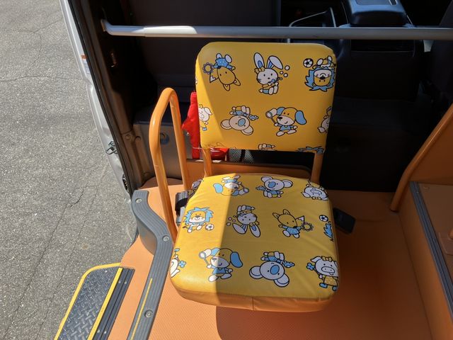 TOYOTA HIACE COMMUTER 2019