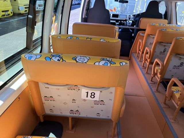 TOYOTA HIACE COMMUTER 2019