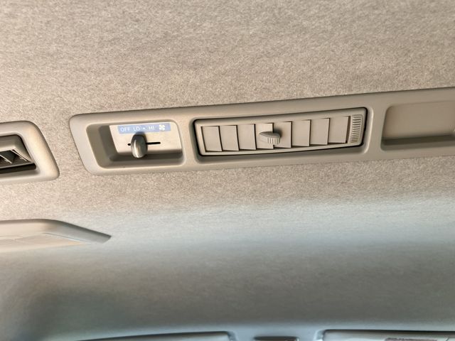 TOYOTA HIACE COMMUTER 2019