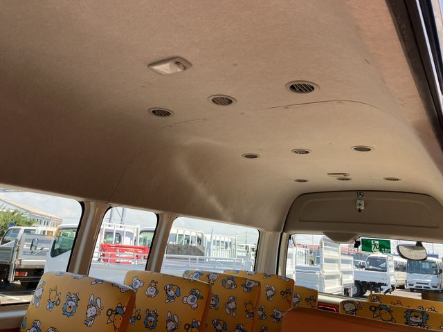 TOYOTA HIACE COMMUTER 2019