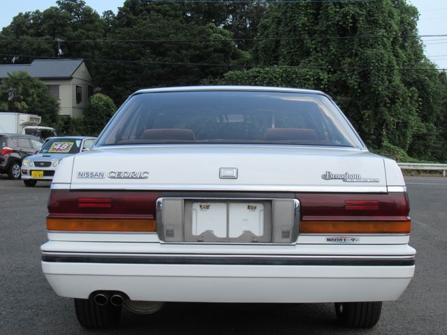 NISSAN CEDRIC sedan 1989