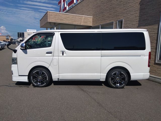 TOYOTA HIACE van 2WD 2011