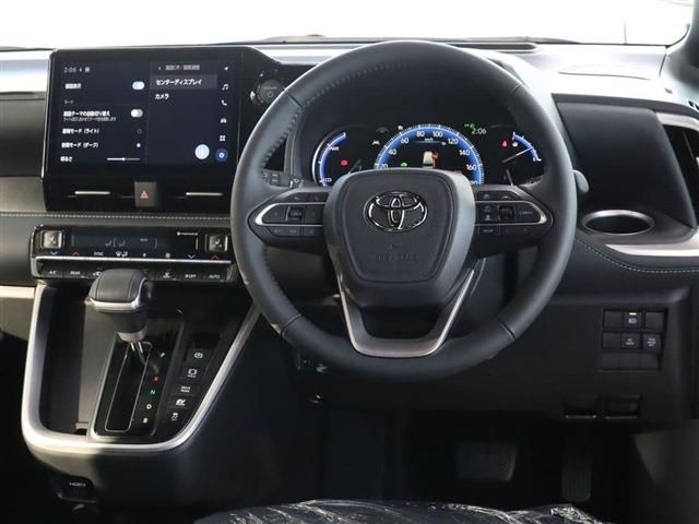 TOYOTA NOAH HYBRID 2024