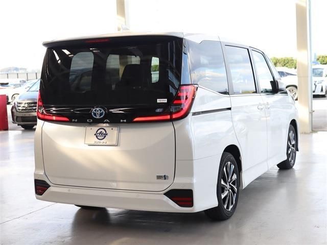 TOYOTA NOAH HYBRID 2024