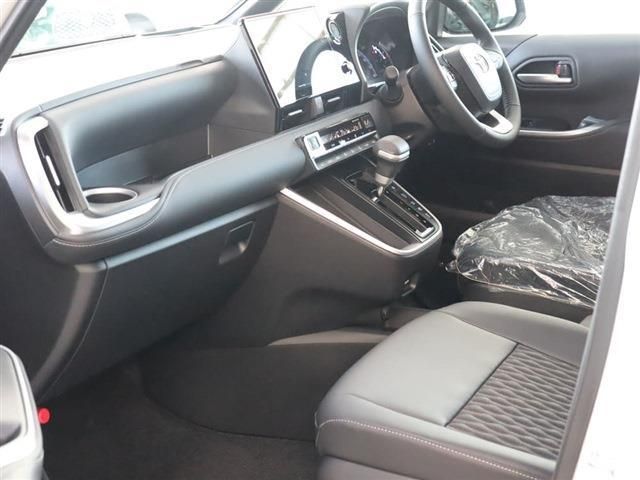 TOYOTA NOAH HYBRID 2024