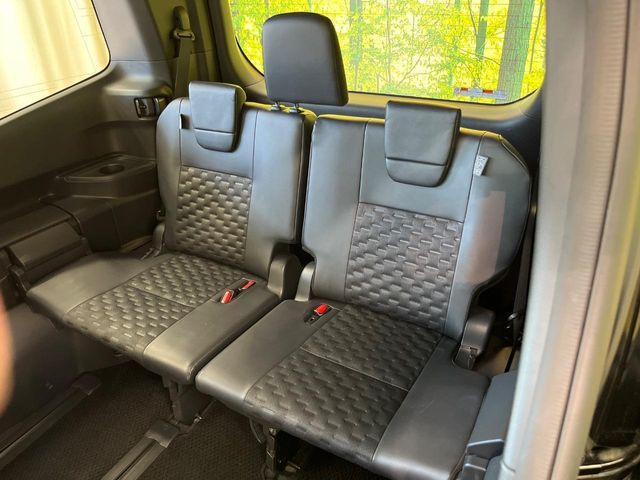 TOYOTA VOXY HYBRID 2024