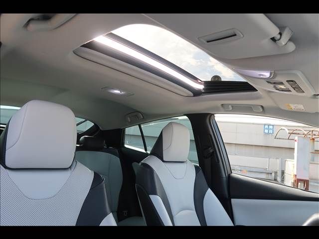 TOYOTA PRIUS 4WD 2020