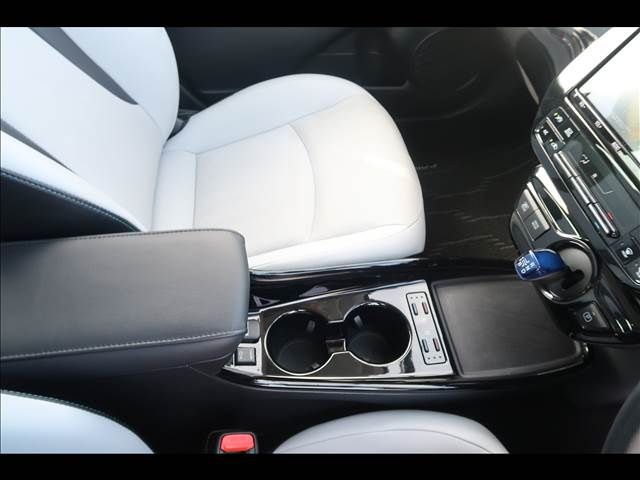 TOYOTA PRIUS 4WD 2020